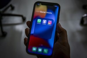 WhatsApp, Instagram y Facebook sufren una caída global de sus servicios | Tecnología